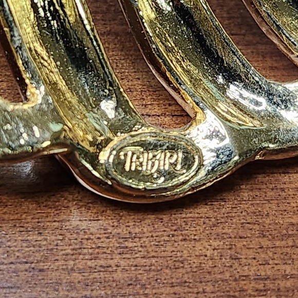 Trifari Red Enamel Gold Tone Collar Necklace - Picture 11 of 11